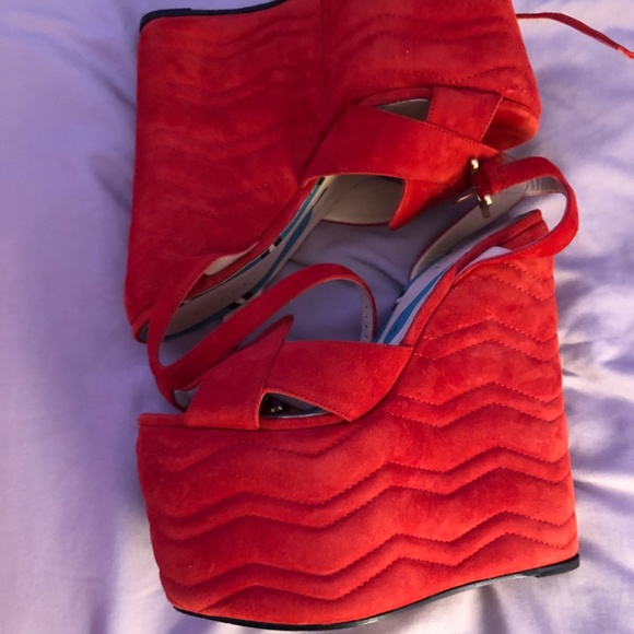 Sally Red Suede Gucci Platforms - Picture 6 of 12